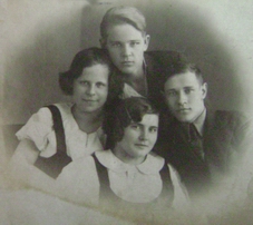 Сергей Мартемьянов  - верхний ряд справа (июль 1939 года, г. Томск)