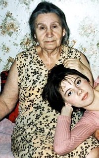 Моя бабушка Лидия Петровна Суслова и я (ноябрь 2001 г.)