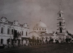 Миасский завод и площадь перед ним. Петропавловская церковь. 1900 год