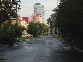 Улица Елькина и здание Мизар