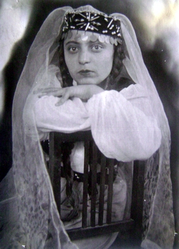 Ирина Петровна Чиркова (1937 год, на выпускном вечере в школе, ей 17 лет)