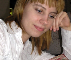 ЛИСИЧКА изучает меню (креативник, ресторанчик Масленица, 6.04.2007)