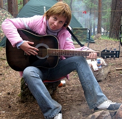 ЛИСИЧКА с походной гитарой (Ильменка, 11.06.2007)