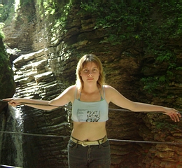 ЛИСИЧКА на водопаде Сердце Руфабко