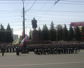 Парад в Челябинске в ознаменовании 64-ой годовщины Великой Победы